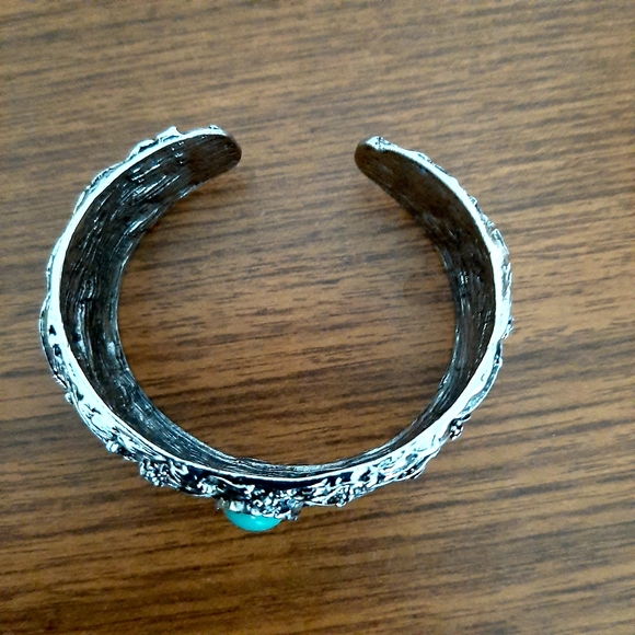 NEW Intricate Silver Bracelet with Turquoise Accent - Picture 2 of 6